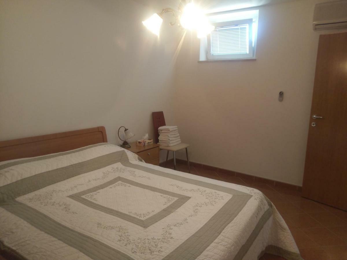 Apartment Lucija Betina  Buitenkant foto