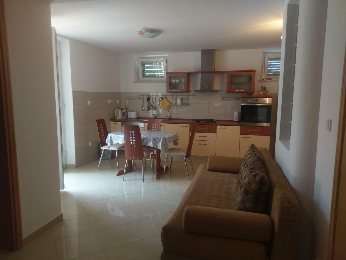Apartment Lucija Betina  Buitenkant foto